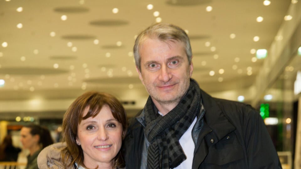 Premiéra slovenského mysteriózneho trileru "Trhlina" v jednom z bratislavských kín. Na snímke Robert Mistrík s manželkou Zuzanou Mistríkovou.