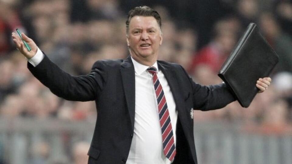 WA16 archív - Na archívnej snímke z 15. marca 2011 tréner Bayernu Mníchov  Louis van Gaal reaguje poèas odvetného osemfinálového zápasu Ligy majstrov proti Interu Miláno v Mníchove.   Vedenie bundesligového klubu Bayern Mníchov s okamžitou platnosou odvolalo trénera Van Gaala. Stalo sa tak posobotòajšej (9. apríl 2011) remíze 1:1 v  zápase proti Norimbergu , keï stratou dvoch bodov klesol Bayern  na štvrté miesto v nemeckej bundeslige. Van Gaal mal pôvodne odís z bavorského klubu po skonèení s