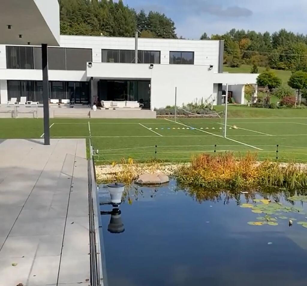 Takýmto parádnym luxusom sa môže pochváliť naša najväčšia futbalová hviezda.