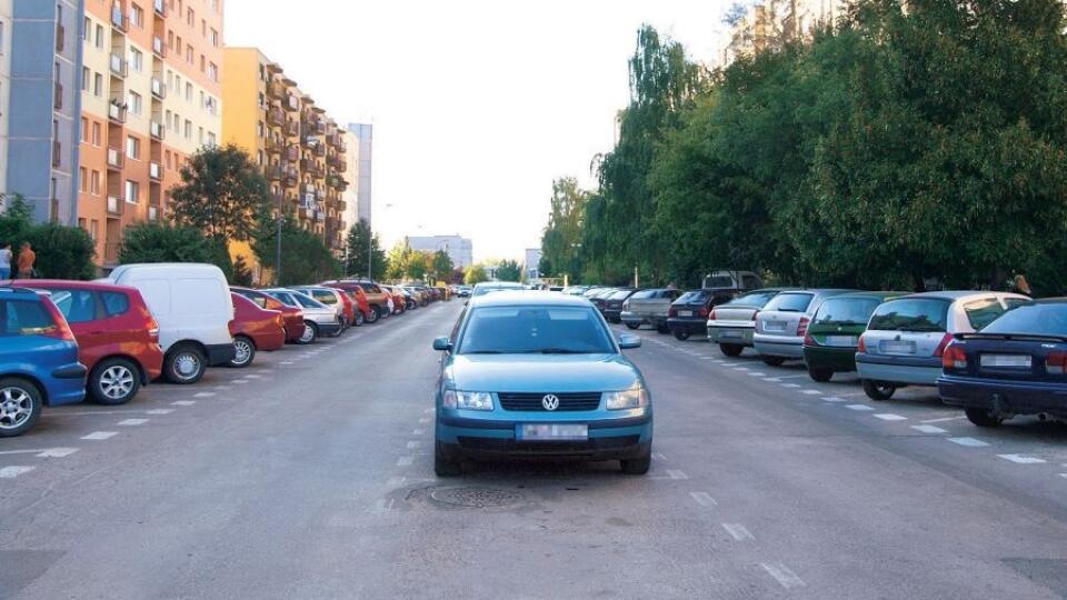 Faktom zostáva, že parkovanie na Klokočine a Dieloch je priam umením. Ak prídete neskoro, nemáte šancu.