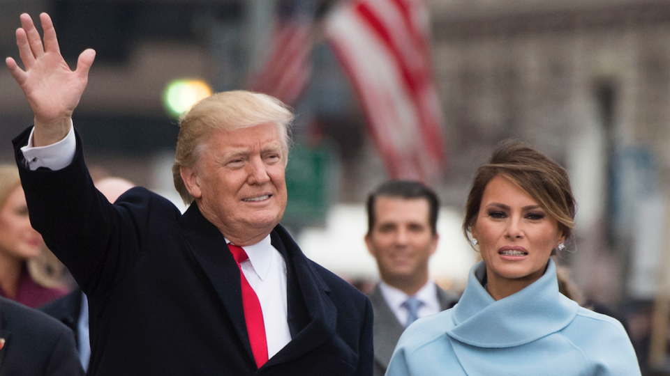Prvá dáma USA sprevádza svojho manžela na predvolebných mítingoch.