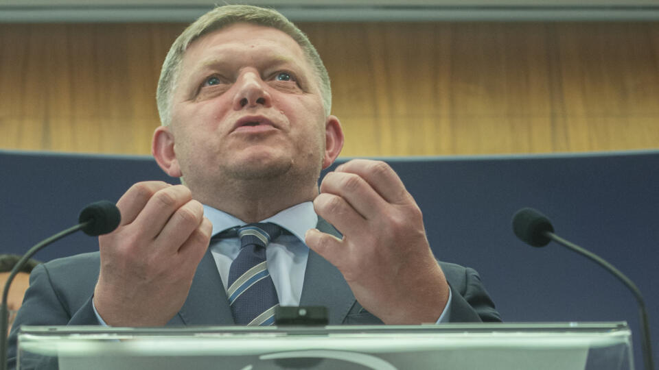 Na snímke predseda Smer-SD Robert Fico počas tlačovej konferencie na tému Ak by bol na Slovensku trest smrti, tak nás títo blázni za politickú prácu povešajú, ako v 30. rokoch v nacistickom Nemecku, 20. apríla 2022 v Bratislave. FOTO TASR - Martin Baumann