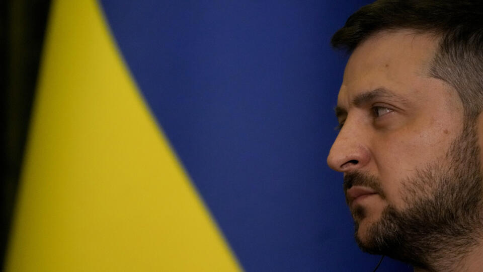 KK34 Kyjev - Ukrajinský prezident Volodymyr Zelenskyj počas tlačovej konferencie s predsedníčkou Európskej komisie Ursulou von der Leynovou 11. júna 2022 v Kyjeve. Šéfka Európskej komisie (EK) Ursula von der Leyenová pricestovala v sobotu do ukrajinského hlavného mesta Kyjev, aby s tamojším prezidentom Volodymyrom Zelenským diskutovala o úsilí jeho krajiny pripojiť sa k Európskej únii (EÚ). FOTO TASR/AP
Ukraine President Volodymyr Zelenskyy during a joint press conference with European Commissio