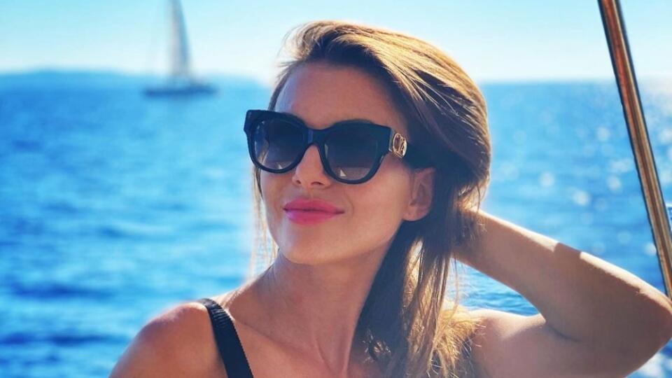 Martina Schindlerová si užíva na dovolenke v Chorvátsku. Je na nej so známym advokátom Marcelom Borisom.
