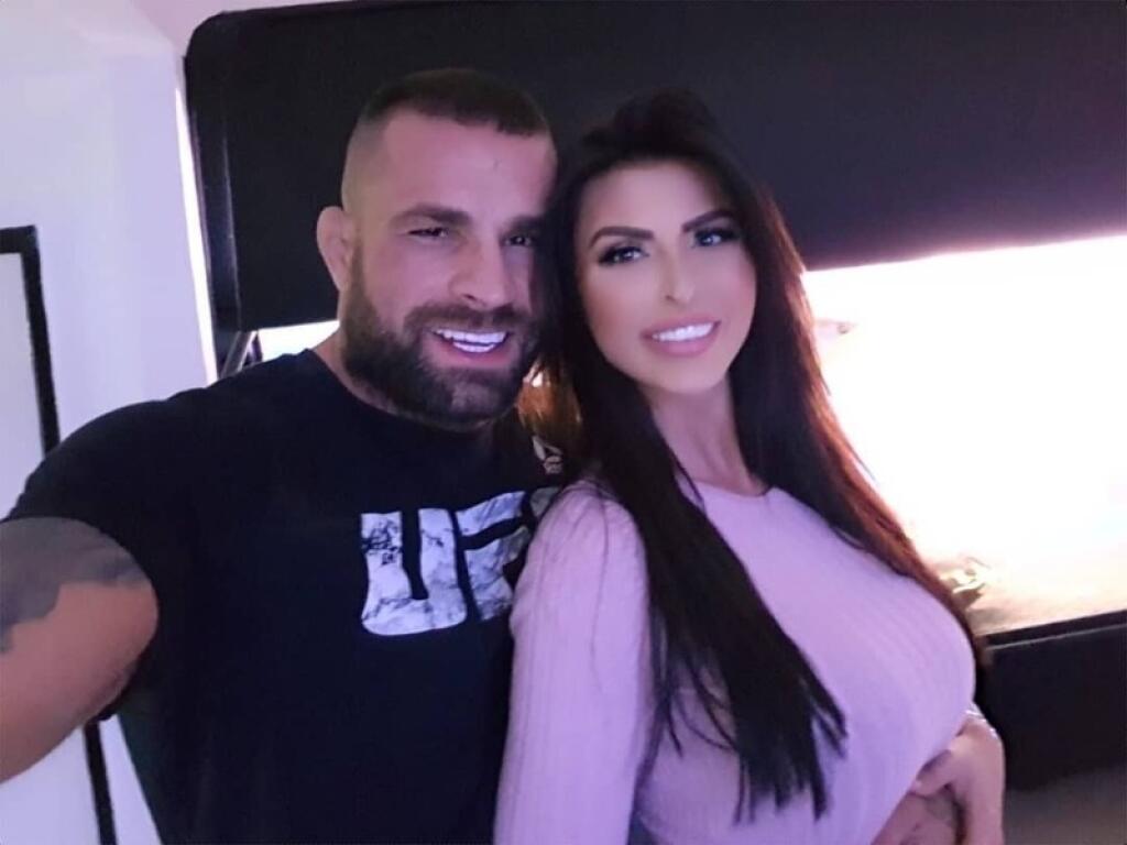 „Neupravená žena mi nič nehovorí. Prirodzená krása ma naozaj nezaujíma. Ani tie málo upravené. Napríklad nejaké Missky. Niekto povie, že chodí s Miss Českej republiky, ale mňa ani keby prehovárala, tak by som s ňou nešiel na večeru. Pretože, čo by som s ňou robil? Ak to mám prehnať, toto je pre mňa, ako keby som sedel s chlapom,“ priznal pre iSport.cz Vémola.