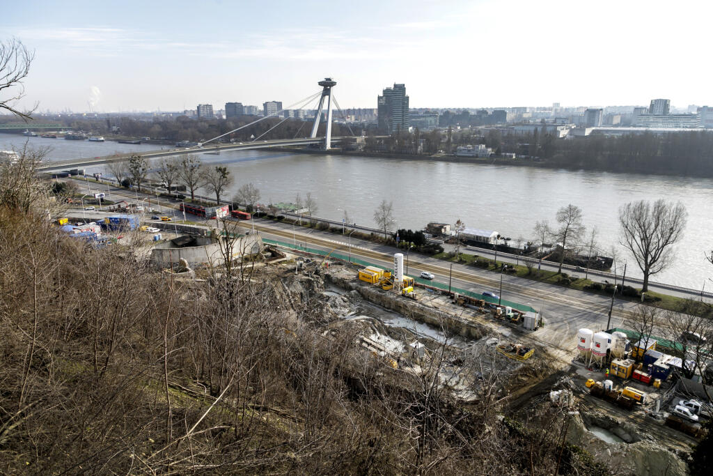 Na snímke stavenisko v bratislavskom Podhradí, kde sa uskutočňuje výstavba developerského projektu Vydrica. V Bratislave 4. februára 2021. FOTO TASR - Dano Veselský