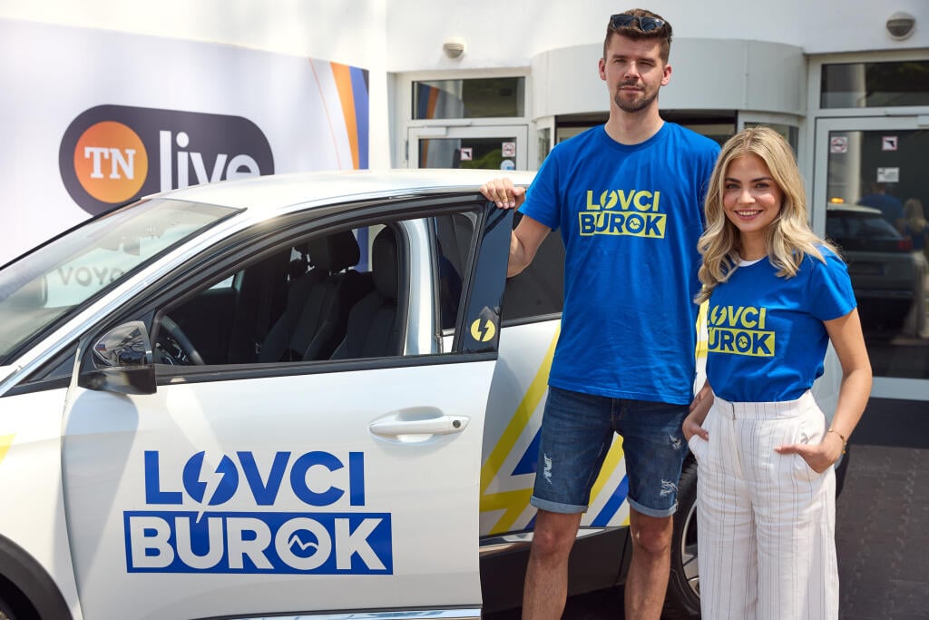 Lovci búrok: redaktorka Sofia Šalingová a kameraman Ladislav Vavro.