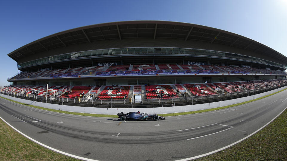 Technický riaditeľ motoristickej F1 Ross Brawn potvrdil, že tohtosezónne veľké ceny sa môžu konať za zatvorenými dverami.