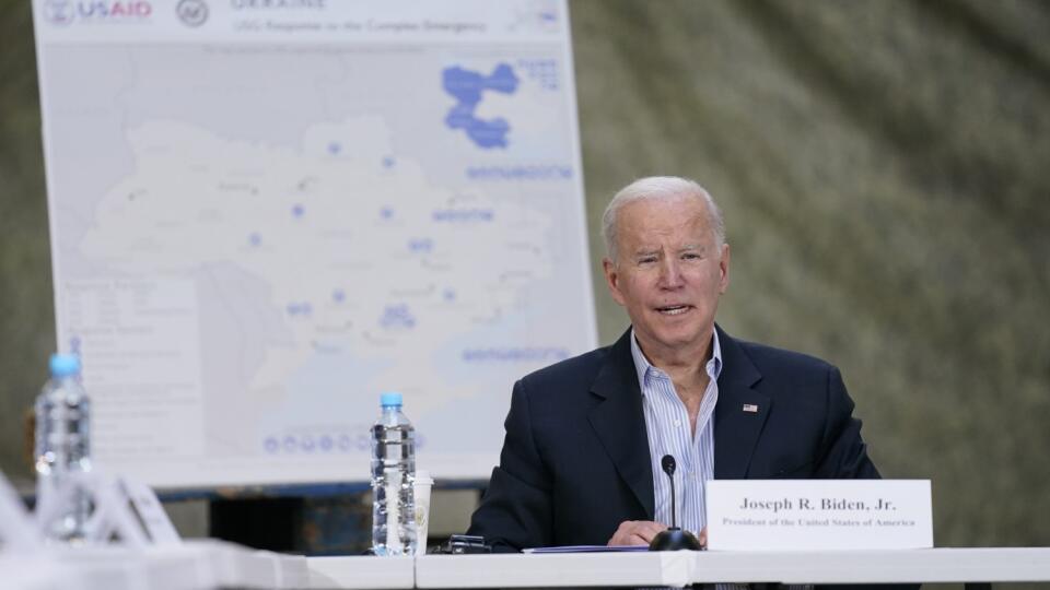 PK 33 Jasionka - Na snímke americký prezident Joe Biden sa prihovára počas stretnutia s poľským prezidentom Andrzejom Dudom o humanitárnej odpovedi na ruskú inváziu na Ukrajine v Jasionke na juhovýchode Poľska v piatok 25. marca 2022. FOTO TASR/AP
President Joe Biden, with Polish President Andrzej Duda, participate in a roundtable on the humanitarian response to the Russian invasion of Ukraine, Friday, March 25, 2022, in Jasionka, Poland. (AP Photo/Evan Vucci)