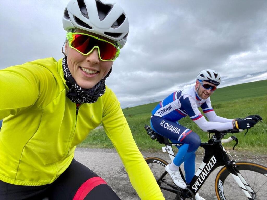 Petra Vlhvová často trénuje na bicykli.