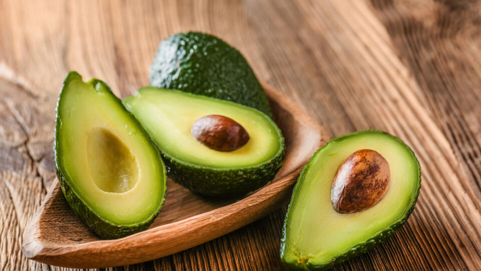 Avocado,On,Old,Wooden,Table.halfs,On,Wooden,Bowl.,Fruits,Healthy