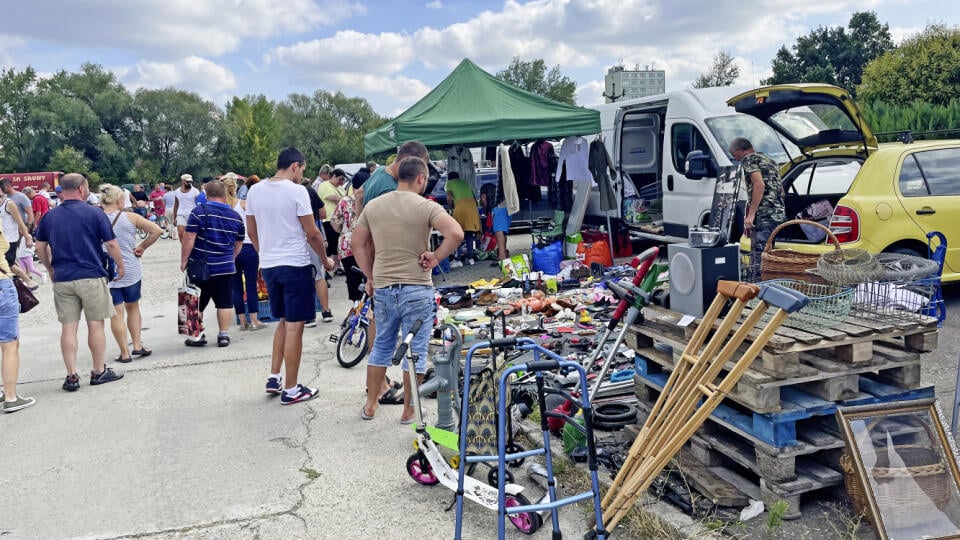 BLŠÁKY PRE VŠETKÝCH
Mnohí návštevníci si chcú vychutnať špecifickú atmosféru a lacno získať kúsok, ktorý
v bežnom obchode nezoženiete.