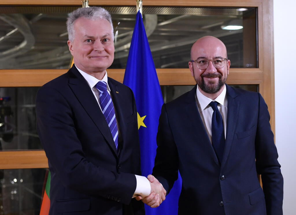 EBE 41 Brusel - Na snímke zľava litovský prezident Gitanas Nauséda a predseda Európskej rady Charles Michel počas stretnutia v Bruseli 11. februára 2020. FOTO TASR/AP
European Council President Charles Michel, right, welcomes Lithuanian President Gitanas Nauseda prior to a meeting at the Europa building in Brussels, Tuesday, Feb. 11, 2020. (John Thys, Pool Photo via AP)