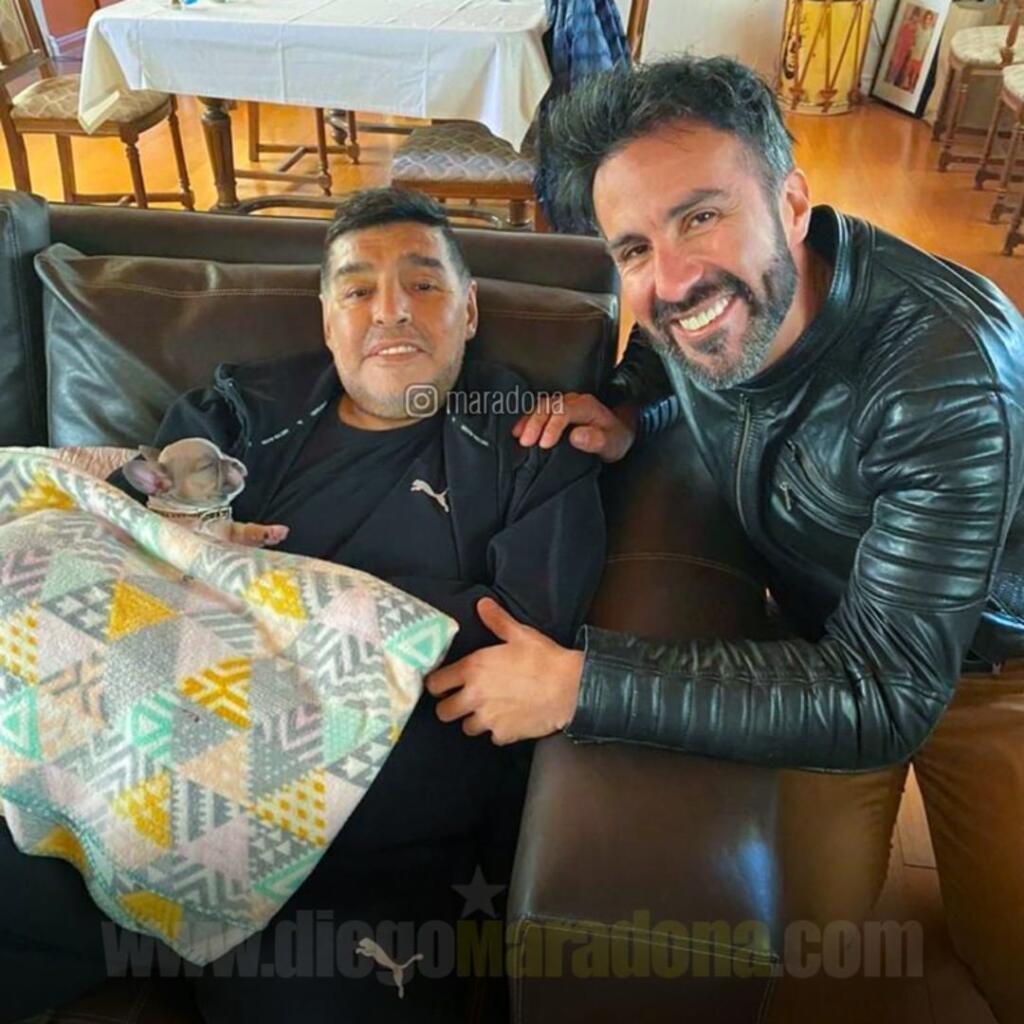 Zábery z jeho súkromia zverejnila argentínska Kronika TV ako reakciu na šokujúce slová Maradonovho lekára Leopolda Luqueho smerom ku psychiatričke Augustine Cosachovej, ktoré unikli na internet. „Som na diaľnici, vyzerá to tak, že je mŕtvy. Určite je. Musíte postupovať tak, ako vždy. Vyzerá to, že prekonal infarkt a umrie v s*ačkách, tučko jeden. Nemám tušenia, čo sa stalo, som na ceste,“ znie preklad šokujúcich slov Maradonovho lekára pred smrťou.