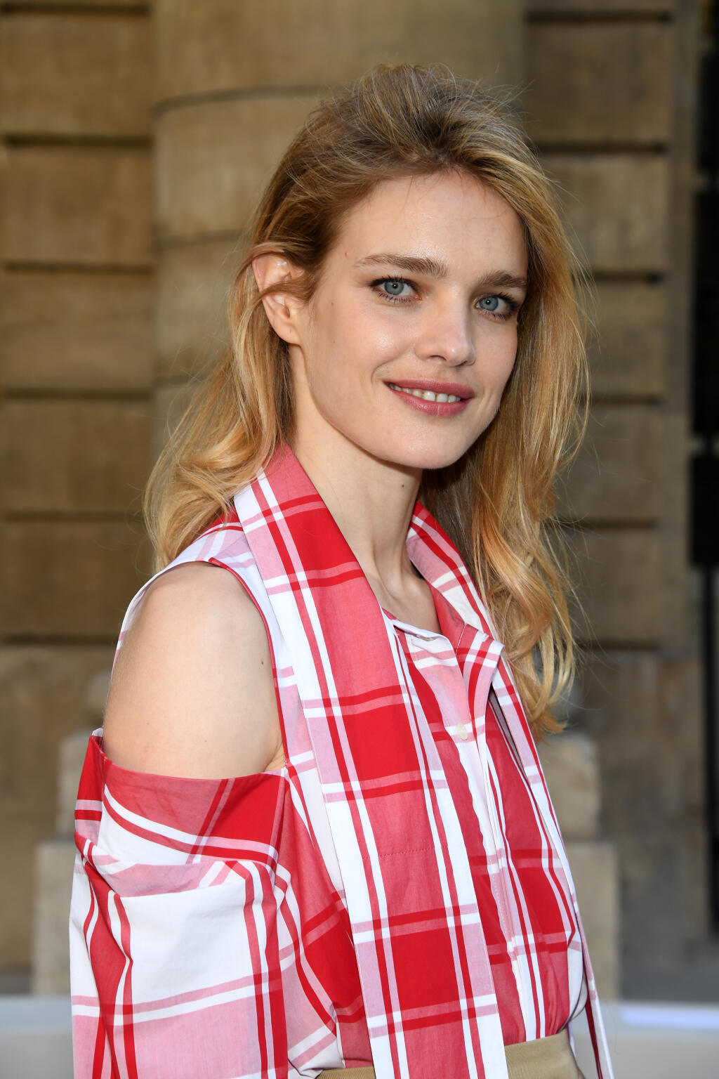 Natalia Vodianova síce nemá husté vlasy, ale vie si ich upraviť tak, že vždy vyzerajú dobre.