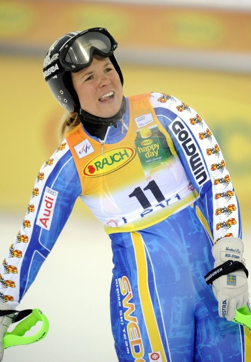 Anja Pärsonová (Švédsko) Fenomenálna zjazdová lyžiarka robila severanom radosť 11 rokov. V zbierke má olympijské zlato zo slalomu v Turíne 2006, na MS triumfovala dovedna sedemkrát. S orientáciou sa priznala po ukončení kariéry v rozhovore pre národný rozhlas. S partnerkou v tom čase už chodila päť rokov a očakávali prírastok. V júli 2012 sa im narodil syn Elvis. Vzali sa v auguste 2014 a o pol roka im pribudol ďalší potomok.
