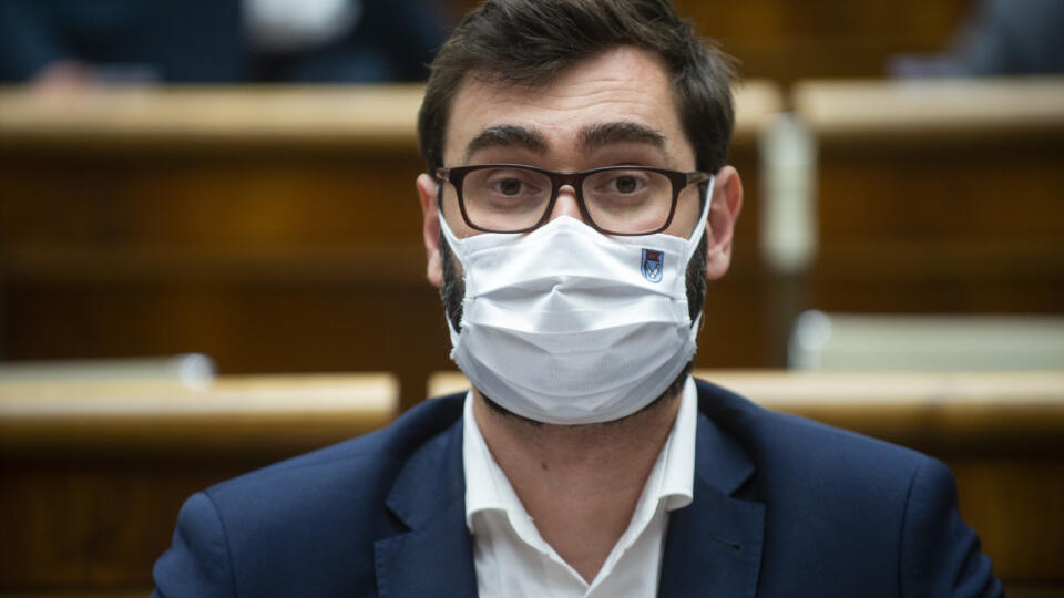 Na snímke poslanec NR SR Marek Hattas (Za ľudí) počas rokovania 12. schôdze parlamentu v utorok 29. septembra 2020 v Bratislave. FOTO TASR - Jakub Kotian