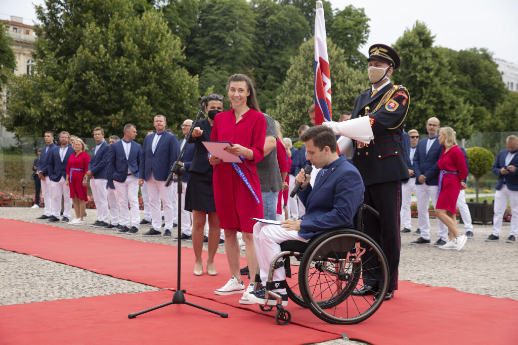 Slovenskí oympionici skladajú prisahu do rúk prezidentky Zuzany Čaputovej pred odletom do Tokia.