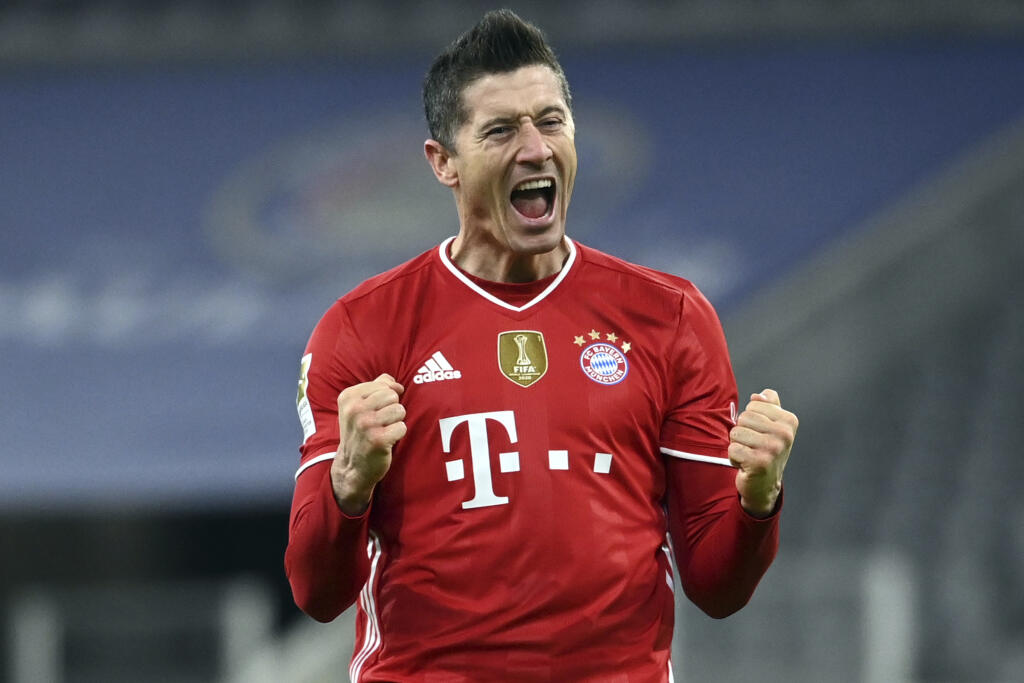Najvyššia nemecká futbalová súťaž zaznamenala v minulej sezóne pokles príjmov o 217 miliónov eur.