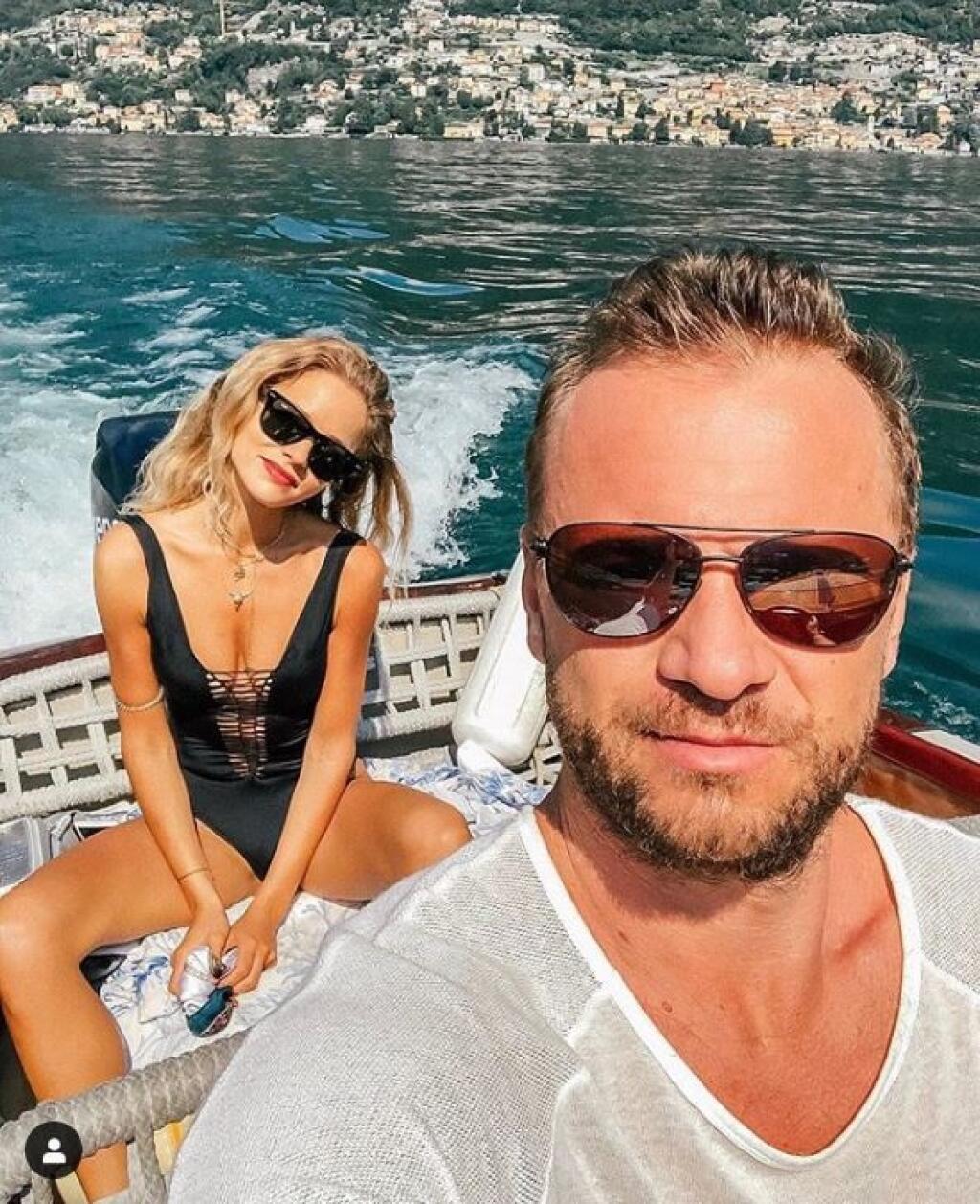 Ivana Gáboríková s manželom na lodi.