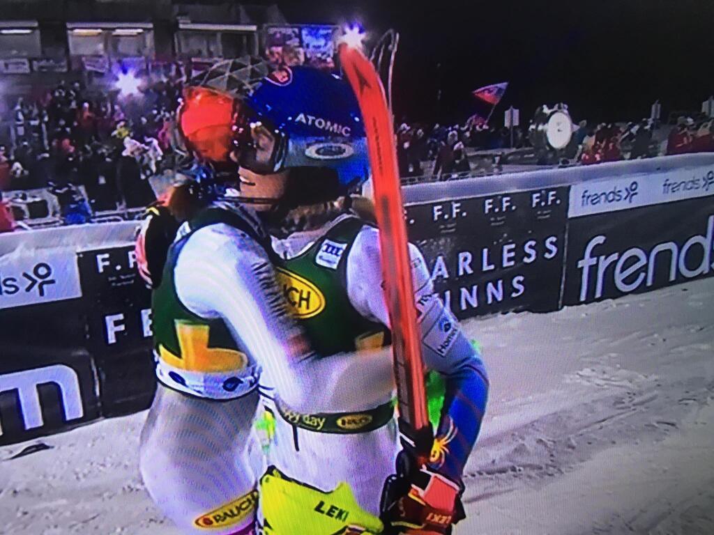 Shiffrinová síce ako predposledná predskočila svoje súperky, ale Vlhová predviedla famóznu jazdu, ktorou Američanku odsunula na 2. miesto. Shiffrinová Vlhovej športovo zagratulovala.