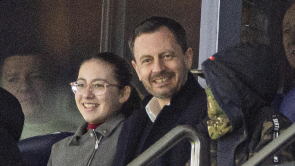 Dočasne poverený premiér sa vo VIP vytešoval a mal dobrú náladu.