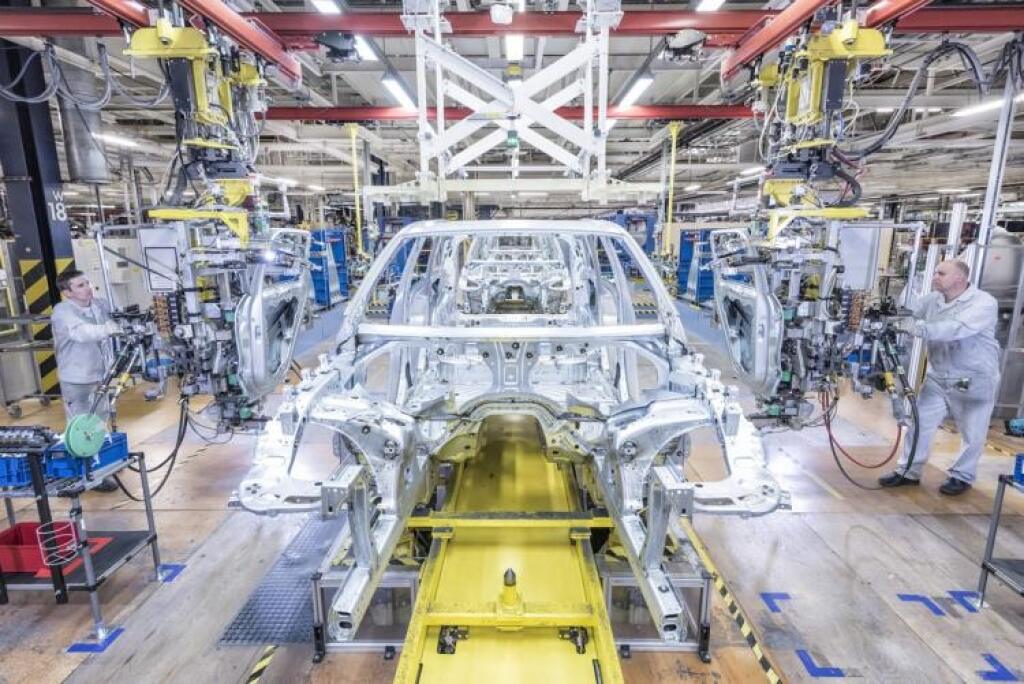 Volkswagen Slovakia škrtá výrobné zmeny, ľudí bude menej
