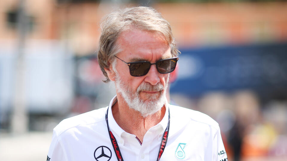 Jim Ratcliffe investuje svoje milióny aj do formuly 1, konkrétne do tímu Mercedes.