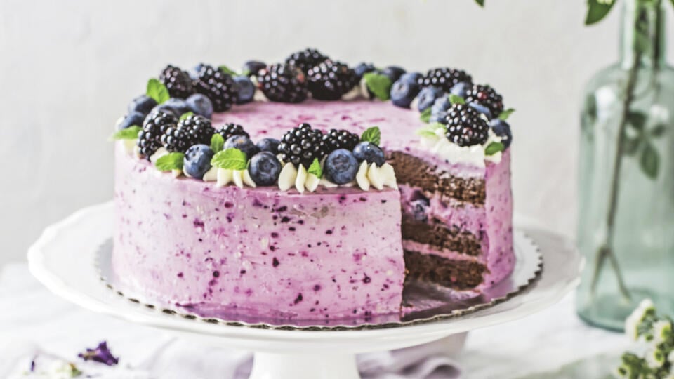 Čučoriedková torta s bielou čokoládou