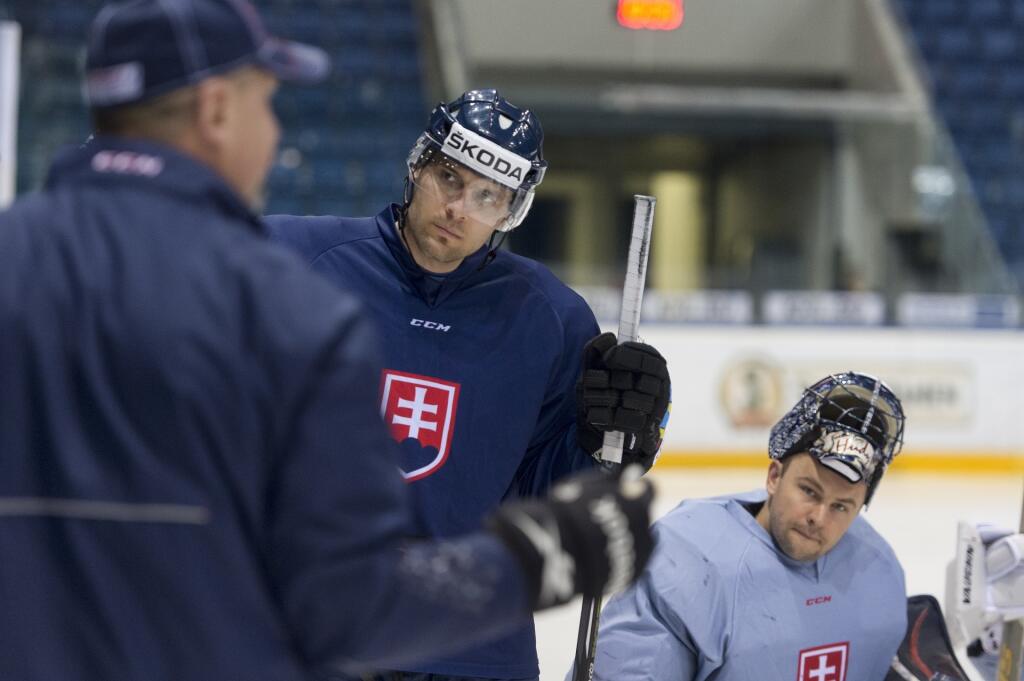 Július Hudáček pred sezónou dokonca nastúpil v zápase na podporu Ukrajiny, no aj tak prestúpil do KHL