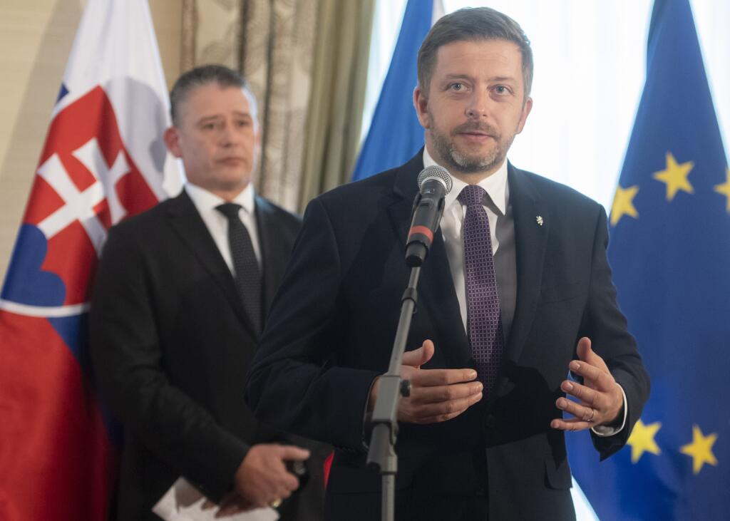 Na snímke v popredí český minister vnútra Vít Rakušan a v pozadí minister vnútra SR Roman Mikulec počas tlačovej konferencie ministrov vnútra Slovenska, Česka, Rakúska a Maďarska na tému  Nelegálna migrácia v Bratislave v pondelok 3. októbra 2022