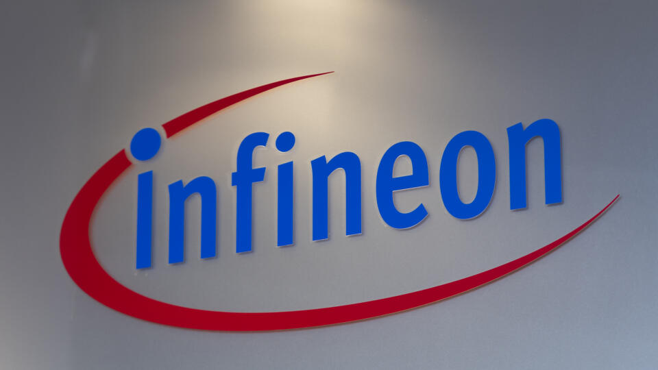 KK46 archív Drážďany - Na archívnej snímke z 1. júla 2021 logo spoločnosti Infineon v Drážďanoch. Nemecký výrobca polovodičov Infineon Technologies má za sebou skvelý kvartál. Firma už tretíkrát zlepšila celoročný výhľad. FOTO TASR/DPA
ARCHIV - 01.07.2021, Sachsen, Dresden: Das Logo von Infineon ist am Firmeneingang zu sehen. (zu dpa: «Infineon erhöht erneut Prognose») Foto: Matthias Rietschel/dpa-Zentralbild/dpa +++ dpa-Bildfunk +++