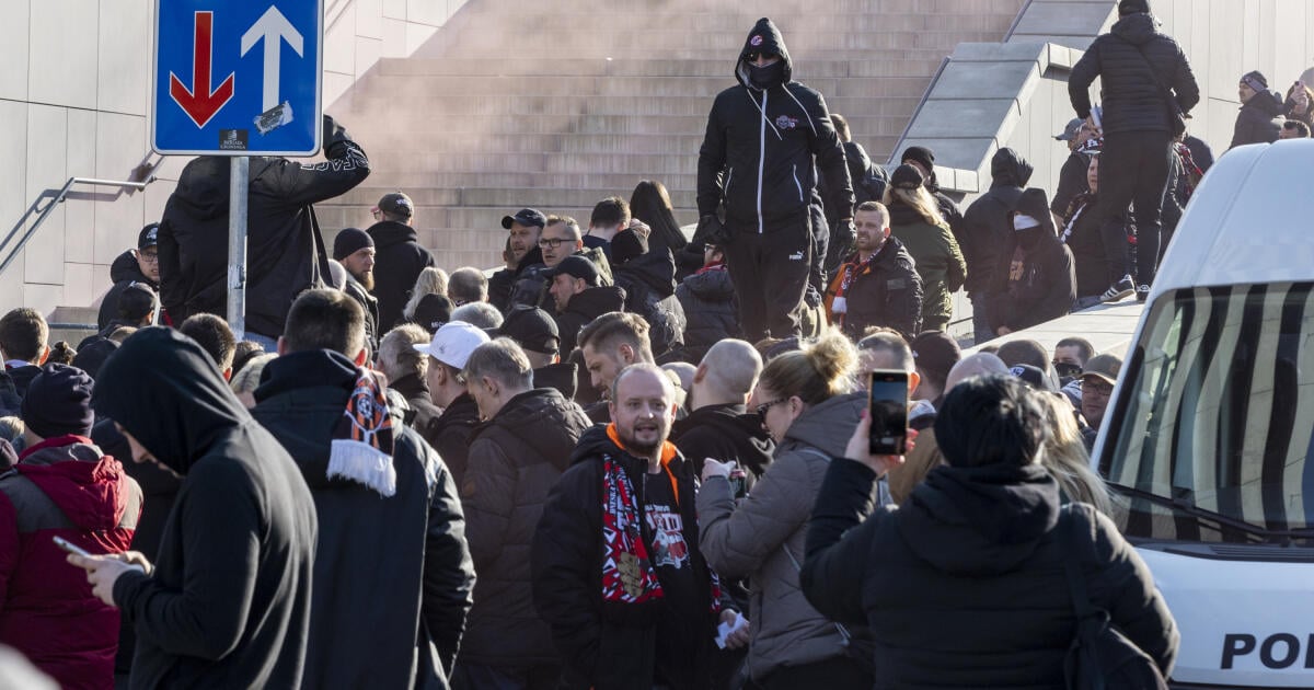 Trnawscy chuligani wybili zęby uzbrojonym policjantom