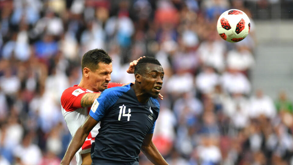 MOSCOW, RUSSIA - JULY 15:  Dejan Lovren of Croatia and Blaise Matuidi of France battle for the header during the 2018 FIFA World Cup Final between France and Croatia at Luzhniki Stadium on July 15, 2018 in Moscow, Russia.  (Photo by Dan Mullan/Getty Images)