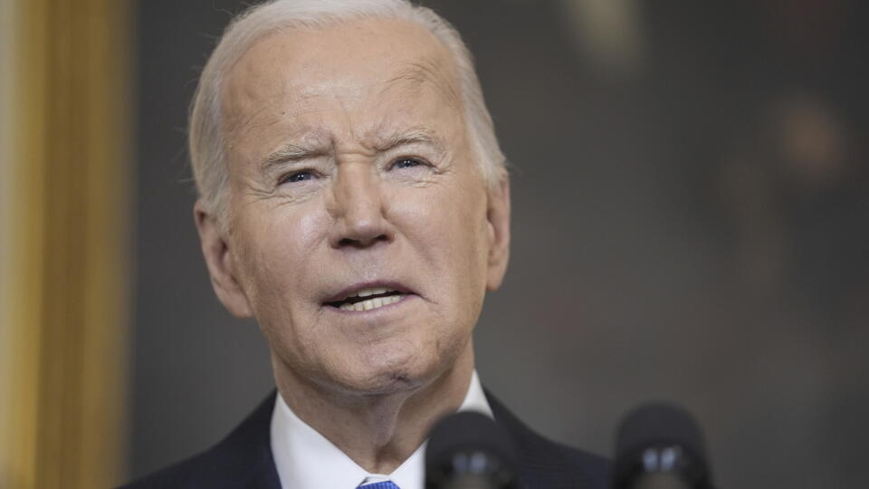 Americký prezident Joe Biden reaguje v Bielom dome vo Washingtone na finančnú pomoc Ukrajine, ktorú schválil americký Senát v utorok 13. februára 2024. Biden vyzval v utorok Snemovňu reprezentantov USA, aby nasledovala Senát a schválila miliardy dolárov na vojnovú pomoc Ukrajine. Biden povedal, že história bude súdiť Ameriku, ak zlyhá a nepodporí svojho spojenca proti Rusku. FOTO TASR/AP