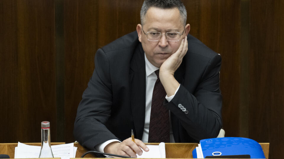 Na snímke minister financií SR Ladislav Kamenický (Smer-SD) počas 23. schôdze NR SR 2. decembra 2024 v Bratislave. Poslanci Národnej rady (NR) SR v pondelok na aktuálnej 23. schôdzi pokračujú v diskusii o návrhu štátneho rozpočtu na budúci rok. FOTO TASR - Martin Baumann