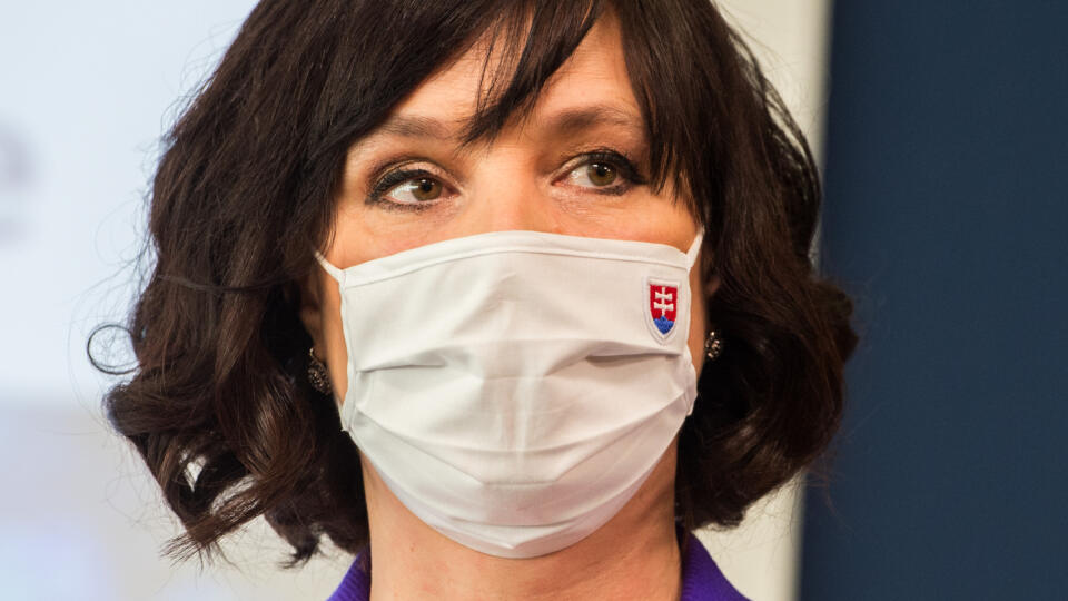 Na snímke podpredsedníčka vlády a ministerka investícií, regionálneho rozvoja a informatizácie (MIRRI) SR Veronika Remišová (Za ľudí) počas brífingu s novinármi na tému návrhu na prerozdelenie prostriedkov z protikrízového eurofondového balíka REACT-EU v Bratislave v piatok 26. februára 2021 FOTO TASR - Martin Baumann