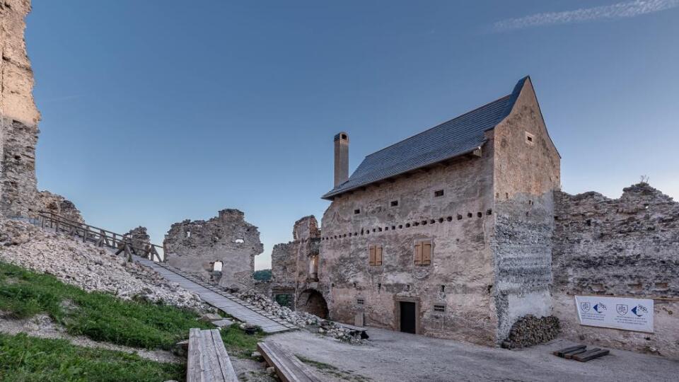 Hrad Uhrovec - Hospodárska budova
Uhrovec