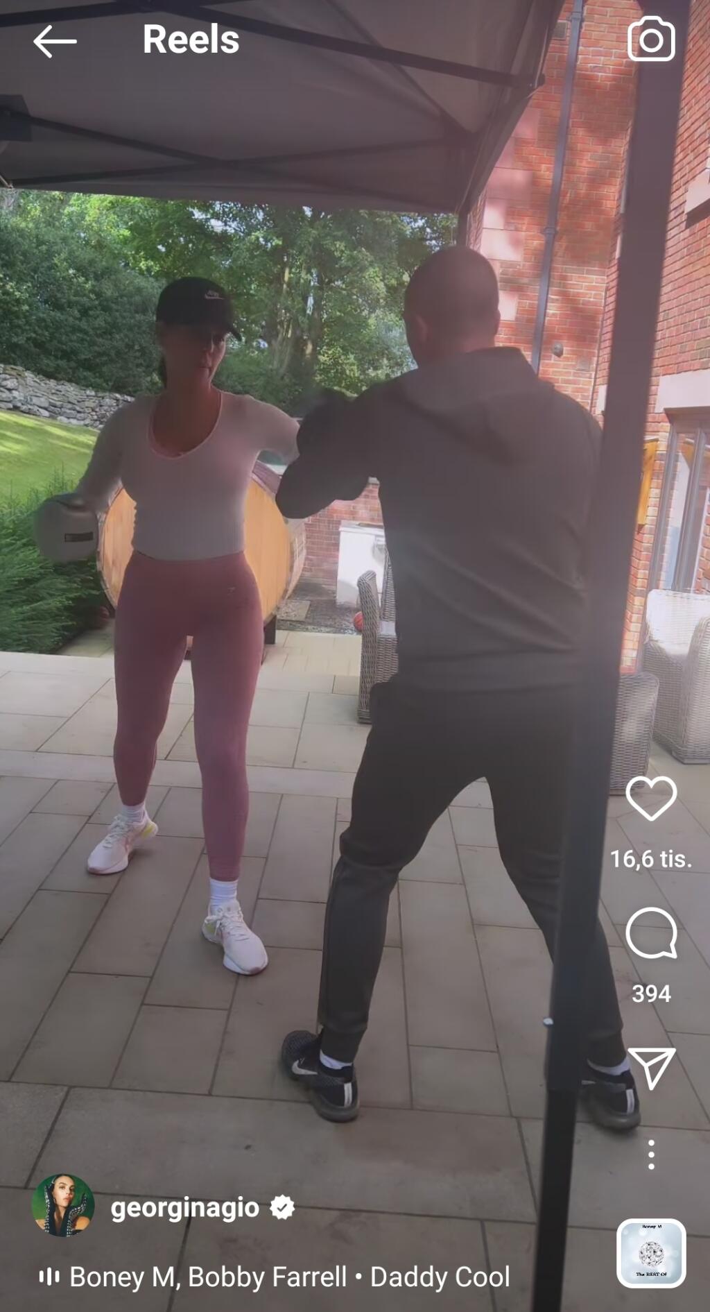 Každý predsa vie, že bojové športy formujú postavu. K srdcu si to vzala aj Ronaldova životná partnerka Georgina Rodríguez, ktorá svojho futbalistu predsa musí nejako prezentovať.