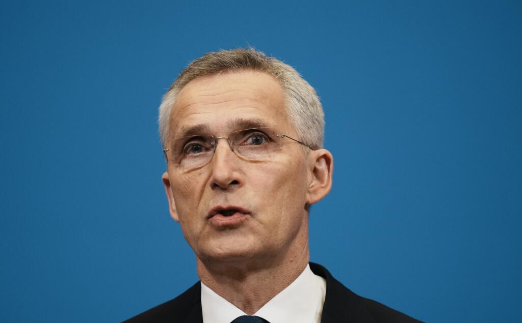 EBE 54 Brusel - Lídri členských štátov Severoatlantickej aliancie sa vo štvrtok na mimoriadnom summite v Bruseli dohodli na predĺžení mandátu generálneho tajomníka Jensa Stoltenberga o ďalší rok, konkrétne do 30. septembra 2023. Na snímke generálny tajomník NATO Jens Stoltenberg na tlačovej konferencii počas mimoriadneho summitu Severoatlantickej aliancie, ktorý je venovaný Ukrajine v Bruseli 24. marca 2022. FOTO TASR/AP


NATO Secretary General Jens Stoltenberg speaks during a media conference 