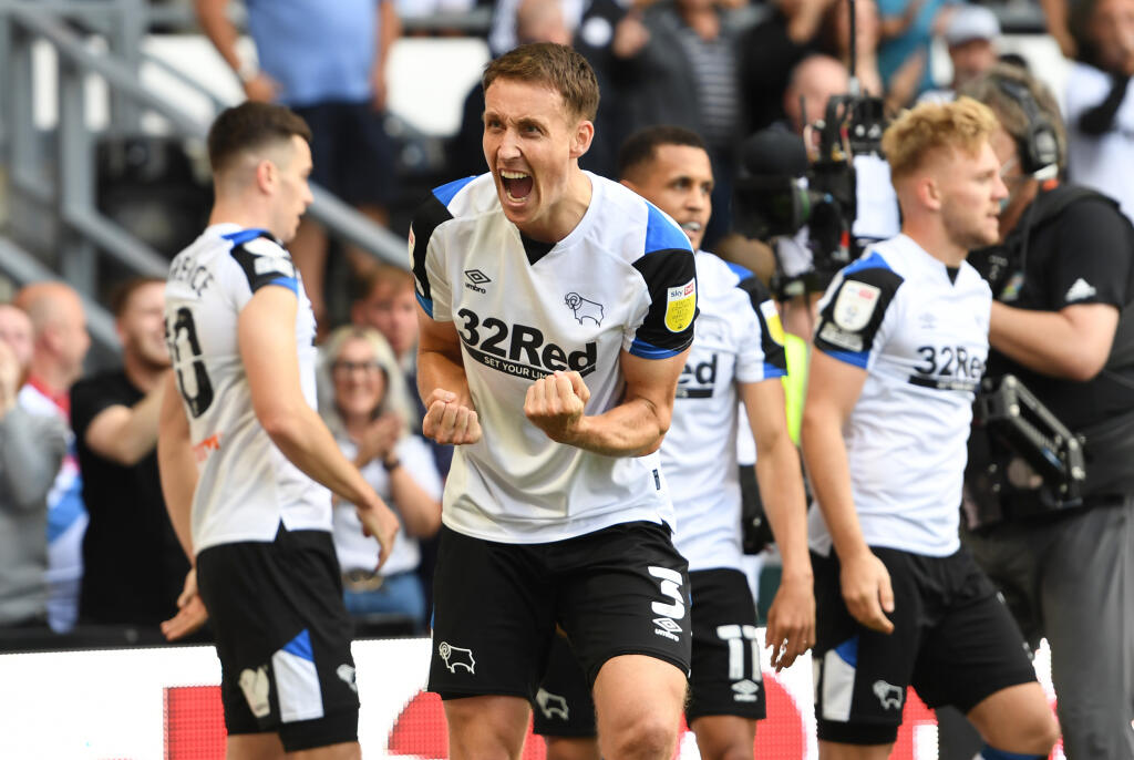 Bývalý anglický futbalový majster Derby County sa dostal do finančných problémov a požiadal o nútenú správu. Druholigový klub o tom informoval v piatok.