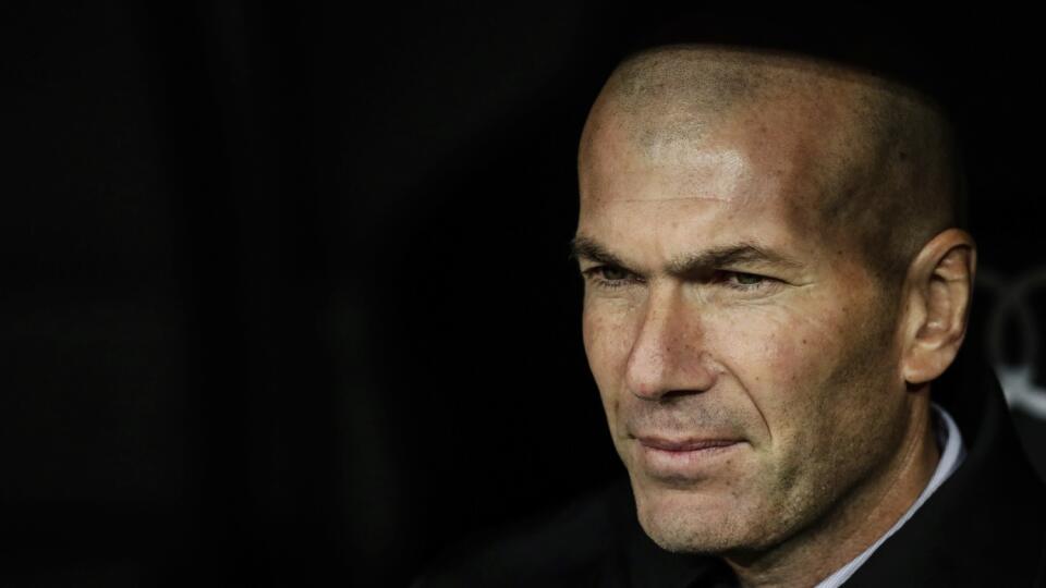 MIK 25 Madrid - Na snímke tréner Realu Madrid  Zinedine Zidane počas zápasu futbalového Španielskeho pohára Real Madrid - Real Sociedad v Madride 6. februára 2020. FOTO TASR/AP

Real Madrid's head coach Zinedine Zidane sits on the bench during a Spanish Copa del Rey soccer match between Real Madrid and Real Sociedad at the Santiago Bernabeu stadium in Madrid, Spain, Thursday, Feb. 6, 2020. (AP Photo/Manu Fernandez)