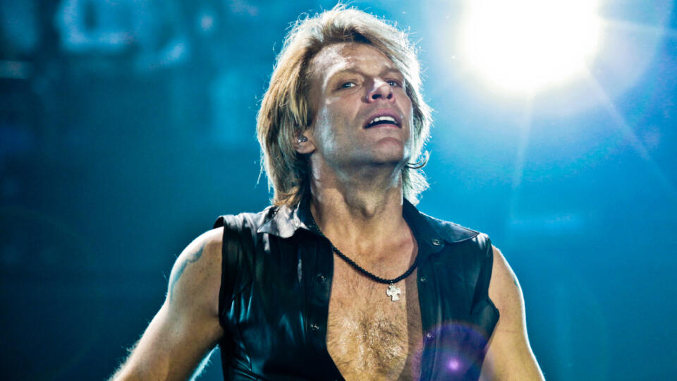 LONDON, UNITED KINGDOM - JUNE 22: Jon Bon Jovi of Bon Jovi performs on stage at O2 Arena on June 22, 2010 in London, England. (Photo by Christie Goodwin/Getty Images)