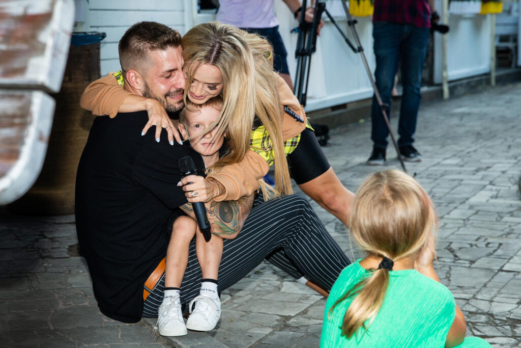 Krst nového CD Dominiky Mirgovej v jednom z bratislavských podnikov na nábreží Dunaja. Na snímke Dominika Mirgová.