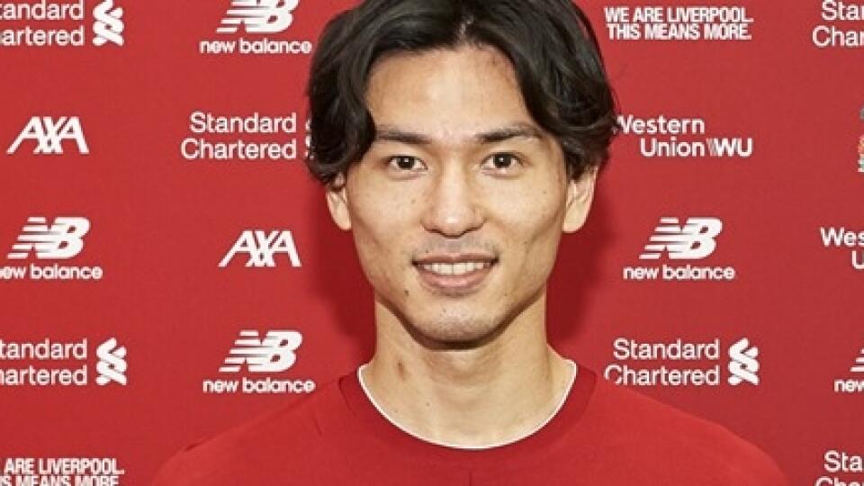 Takumi Minamino sa stal prvým japonským futbalistom v dejinách FC Liverpool. Vedenie anglického klubu oznámilo podpis zmluvy s 24-ročným ofenzívnym stredopoliarom, ktorý môže nastupovať aj v útoku, vo štvrtok na svojom webe.