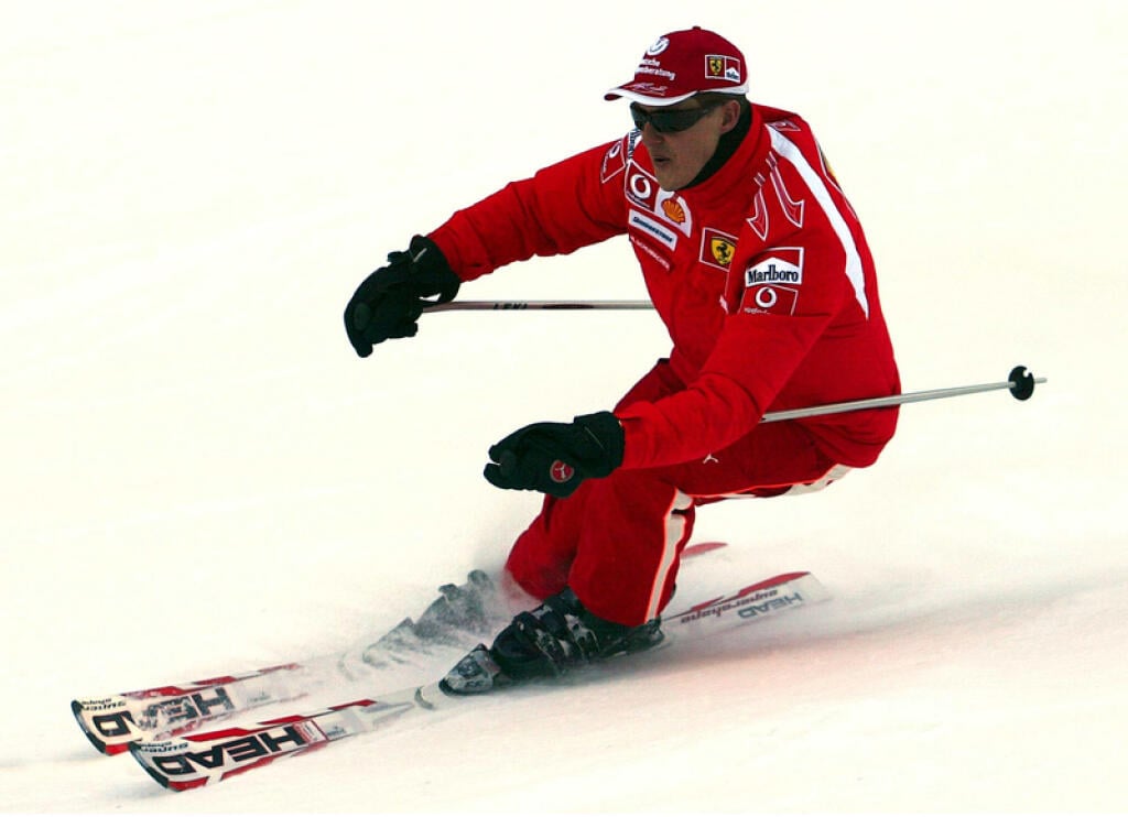 Schumacher doplatil na milovanú lyžovačku. Od nehody v roku 2013 fanúšikovia netušia, v akom je stave.