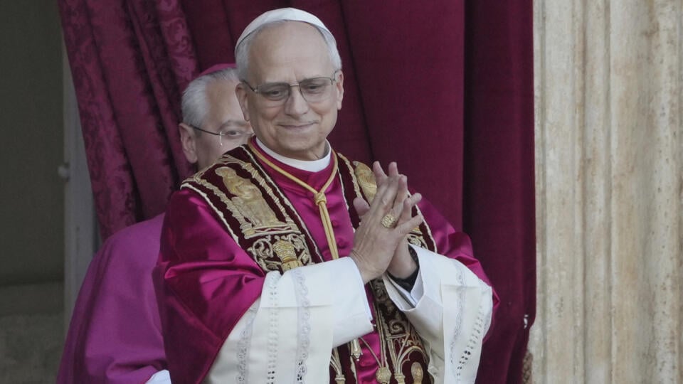 Novým pápežom sa stal kardinál Prevost, prijal meno Lev XIV.