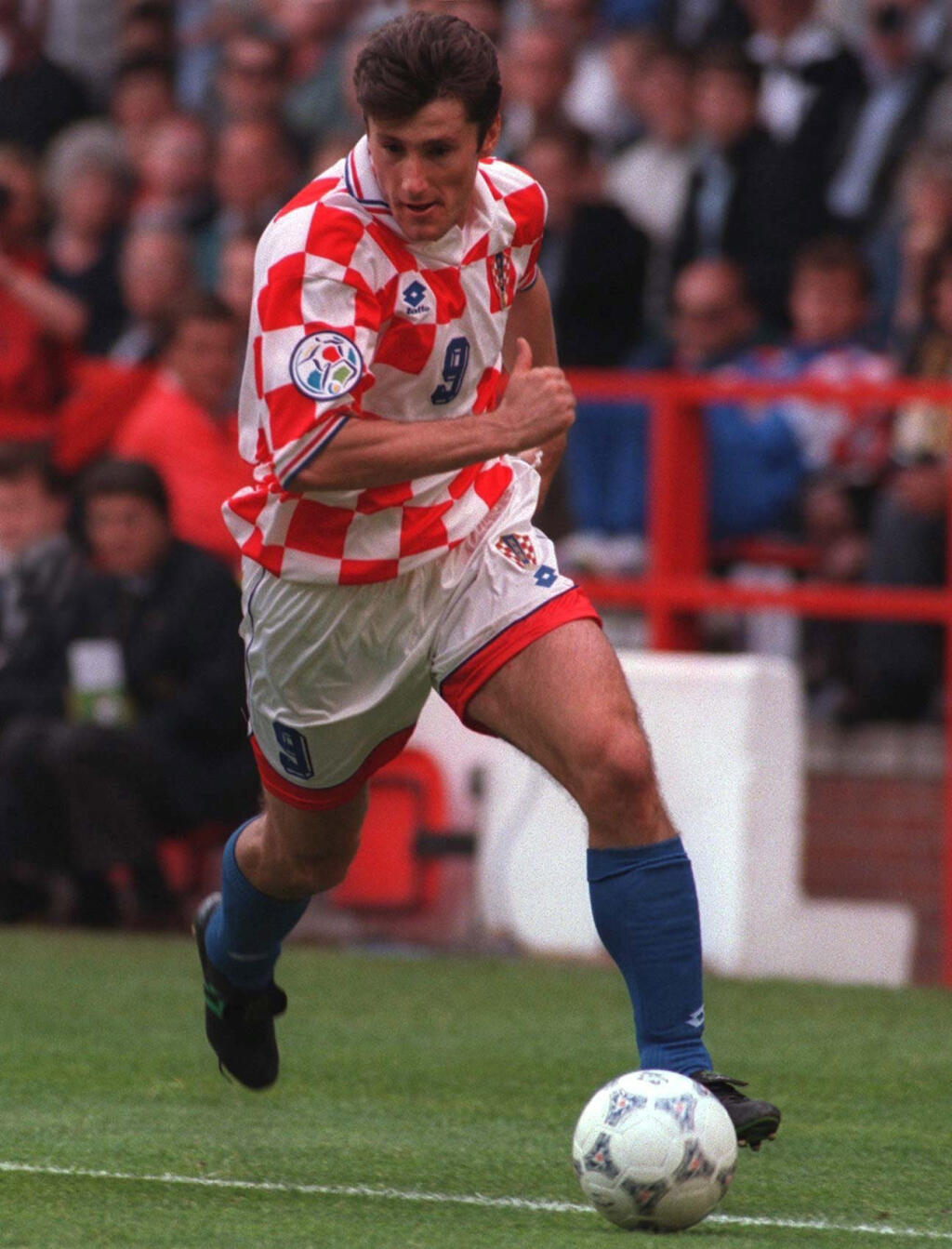 Davor Šuker (Chorvátsko, 6 gólov na MS 1998) - Po skončení kariéry v chorvátskych mestách založil futbalové akadémie. Deväť rokov šéfoval chorvátskemu futbalu ako prezident. Predviedol sa aj kontroverziami. V roku 1996 pobúril verejnosť fotkou pri hrobe Anteho Paveliča, vodcu Chorvátska v rokoch 1941-45 a sympatizanta nacistického Nemecka. Rok pred zvolením do funkcie prezidenta zväzu dostal Šuker pokutu za nenahlásenie nálezu starožitných mincí v lietadle. Ako prezident mal nezhody s novinármi.