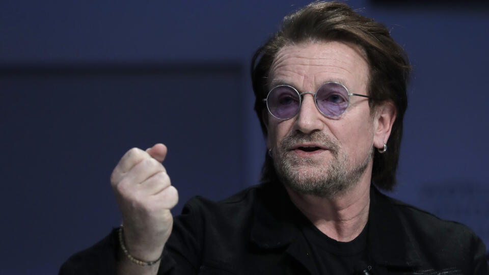 Spevák írskej rockovej skupiny U2 Bono Vox.