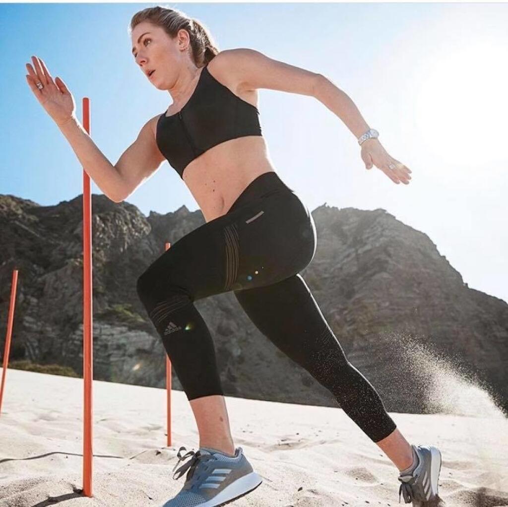 Shiffrinová odhalila sexipostavu len v legínach a podprsenke.